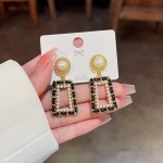 2023 Korean new autumn and winter black geometric earrings for women ins trendy 925 silver needle exaggerated personality pearl earrings